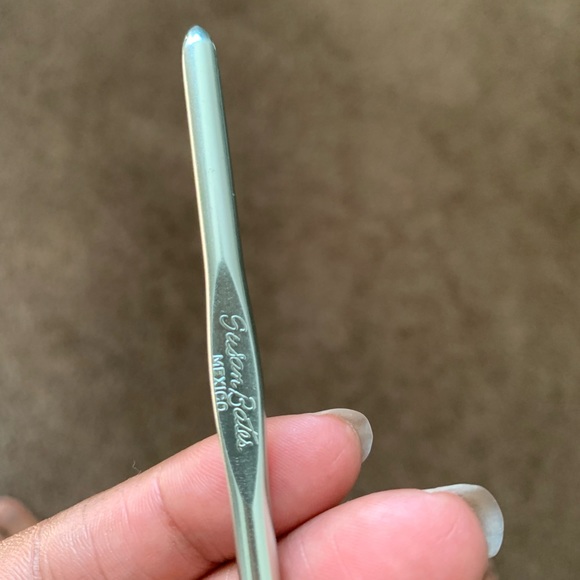 Susan Bates Crotchet  Needle!  with red Yarn! - Picture 1 of 10